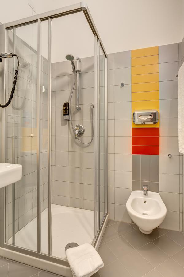 Hostal Meininger Garibaldi Milán